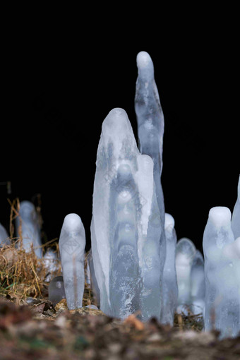 冬天冷淡石灰石冰锥风景摄影图