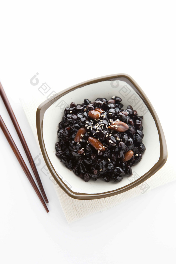 韩国特色餐具黑色大酱豆静物摄影图