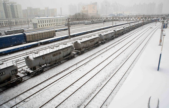 雪运费火车景观