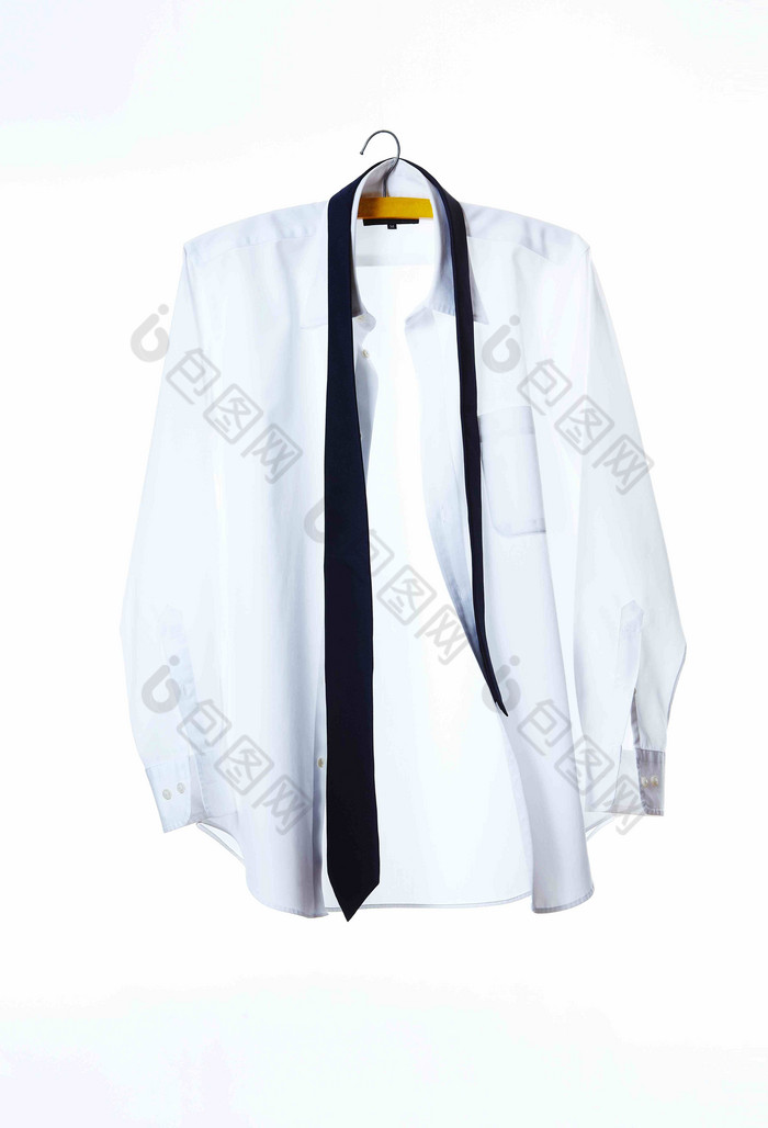 黑色领带白色衬衫悬挂静物摄影图