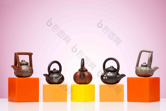 传统东方茶礼铸陶瓷壶手绘花摄影图
