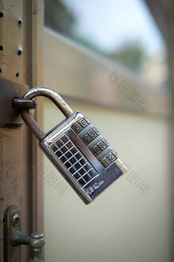门关键锁定安全