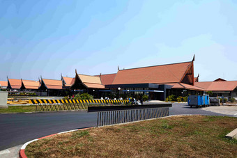 柬埔寨机场入口特色房屋建筑摄影图