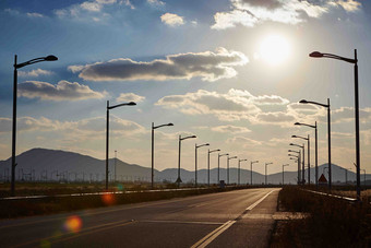 岛屿上的天空道路交通风景摄影图