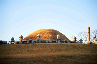 韩国<strong>皇家</strong>王朝墓地遗址景观