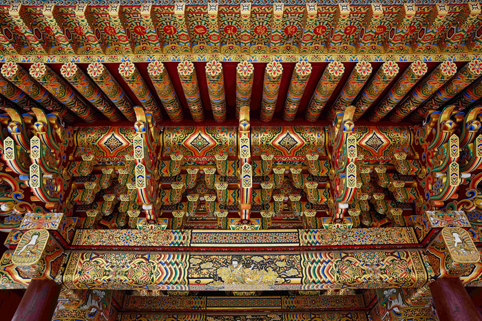 寺庙雕刻木头屋檐艺术传统建筑摄影图
