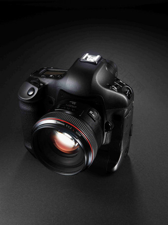 黑色数码相机设备镜头光圈摄影图