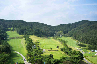 高尔夫球课程绿化场地风光摄影图