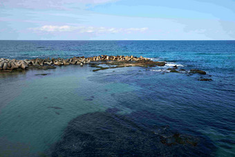 海里沙袋阻挡海水