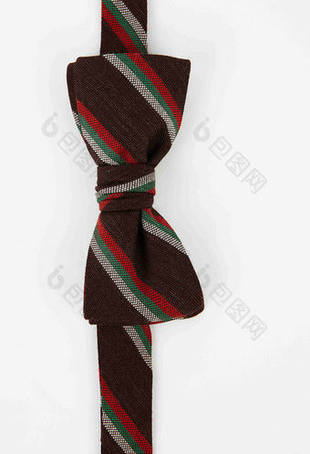 红绿格子棕色领带蝴蝶结装饰品静物摄影图