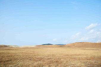 秋天里蓝天下的<strong>沙漠</strong>草原<strong>景观</strong>摄影图