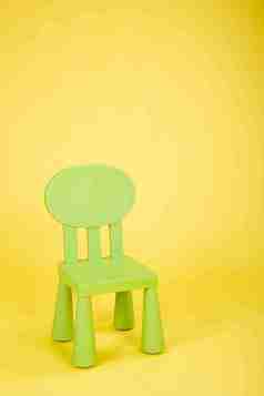 家具黄色的背景绿色
