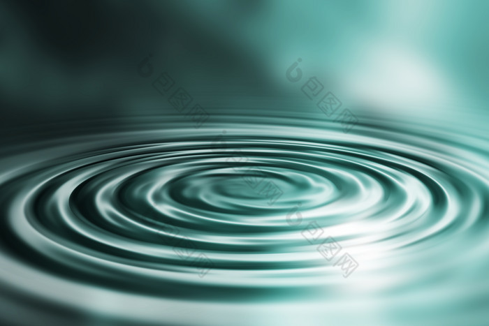 微波粼粼绿色水面