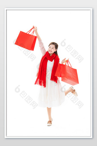 春节新年女性提着购物袋欢呼图片
