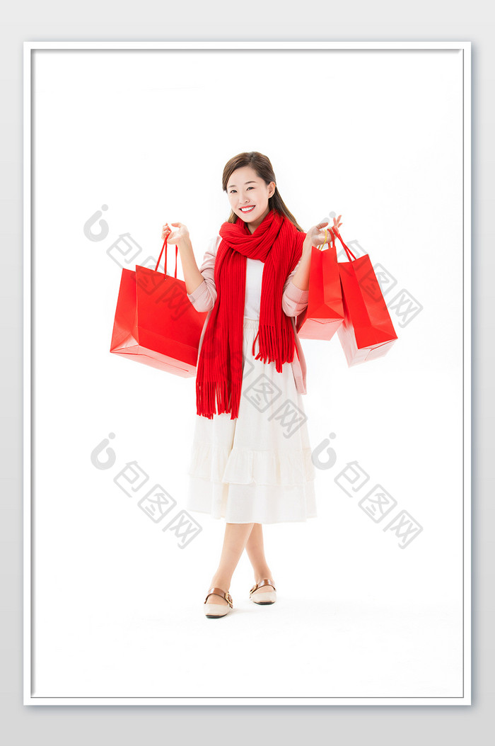 春节新年年轻女性手提购物袋微笑