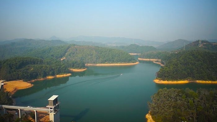 航拍水库湖泊山水