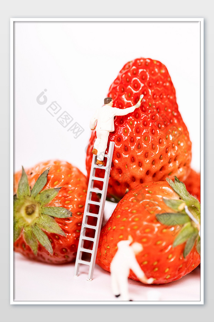 草莓创意海报背景图片图片
