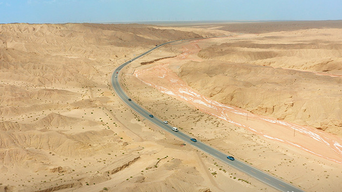 【4k】震撼大气沙漠公路实景航拍视频