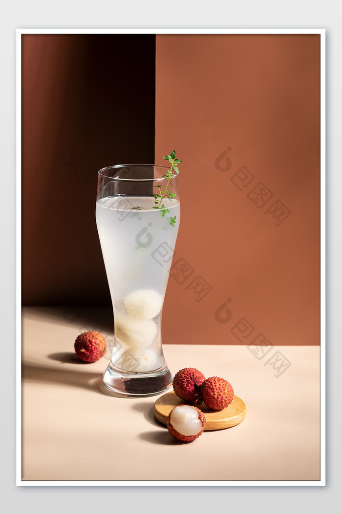 高杯子里的荔枝饮品图片图片