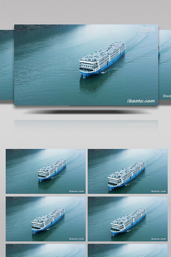 4K航拍载长江经济带巨轮载小汽车向前行驶图片