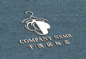 深色牛仔布纹上的软质凸起logo样机