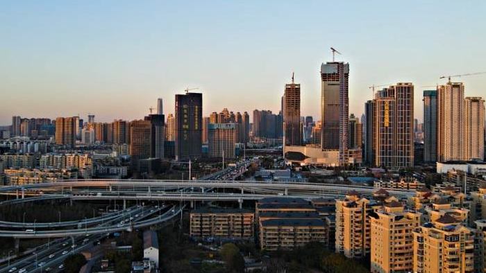 4K城市高楼建筑夕阳照射航拍视频