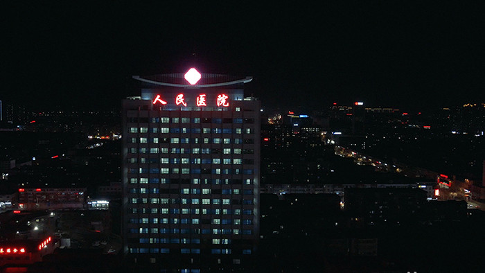 无人机实拍德州人民医院夜景