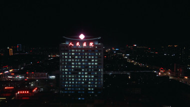 无人机实拍德州人民医院夜景