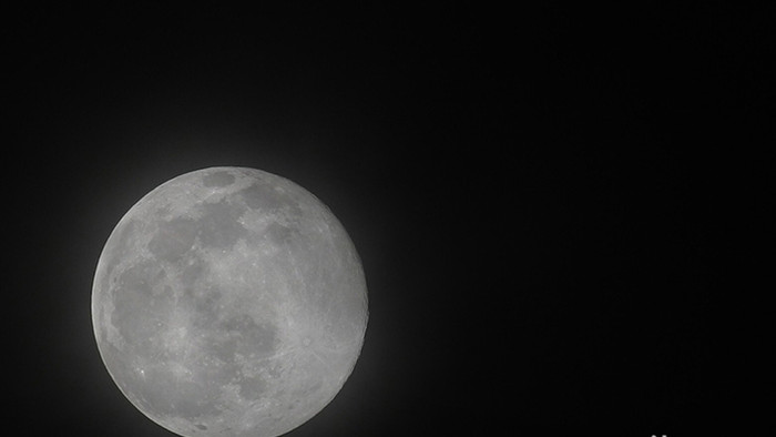 延时视频夜晚月亮和云