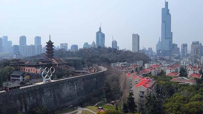 4K航拍南京紫峰大厦鸡鸣寺明城墙城市地标