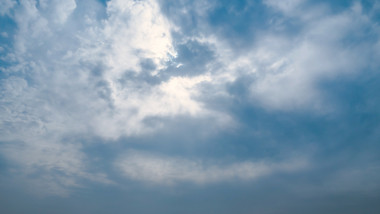 4K航拍延时摄影云层翻滚阳光透过云层