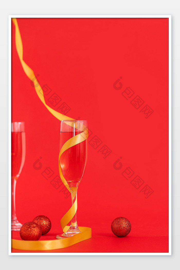 春节新春香槟庆祝红色背景摄影图