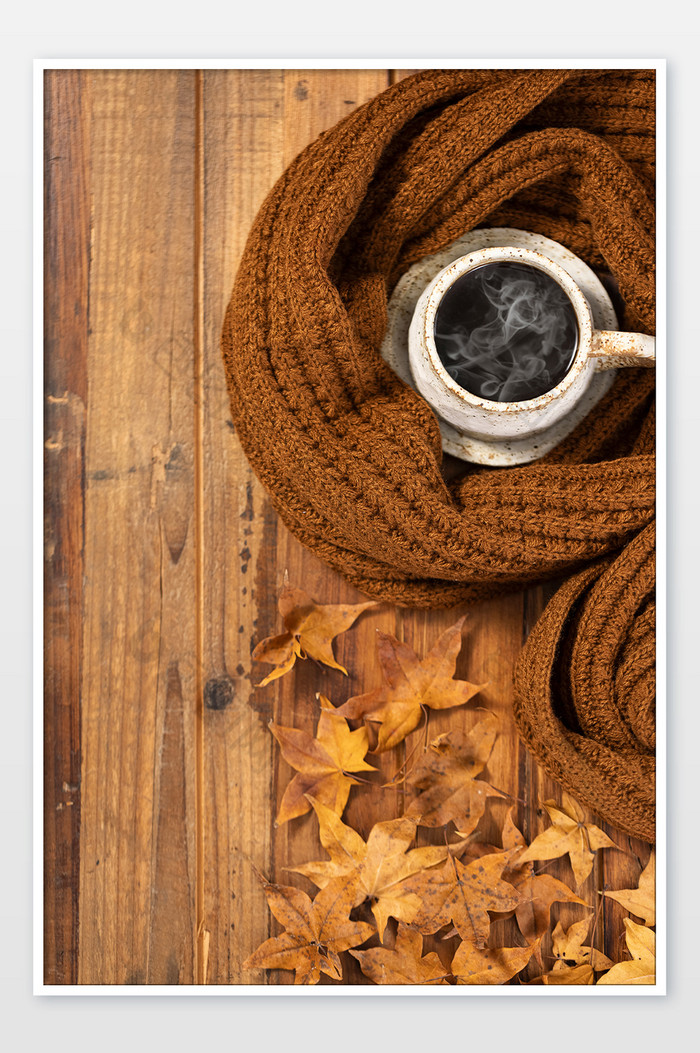 围巾咖啡落叶温暖文艺冬日海报图片图片