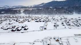 新疆喀纳斯冬季禾木古村落雪景