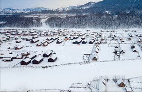 新疆喀纳斯冬季禾木古村落雪景图片