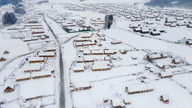 新疆喀纳斯禾木景区古村落雪景