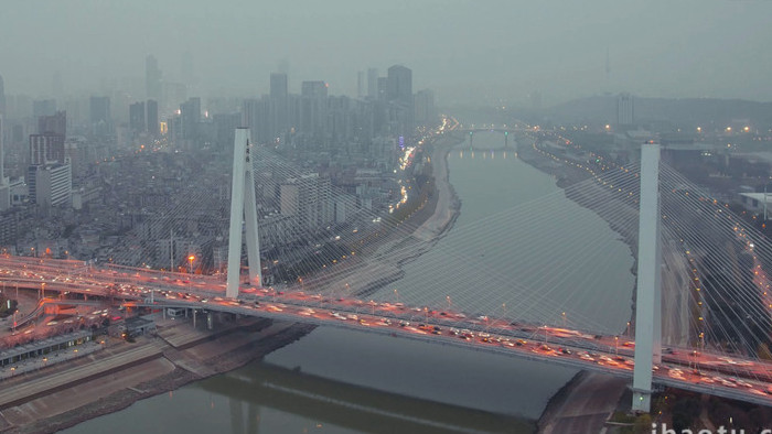 武汉月湖桥城市车流日转夜延时摄影