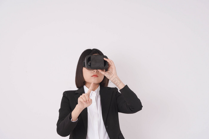 现代科技戴VR眼镜女孩图片