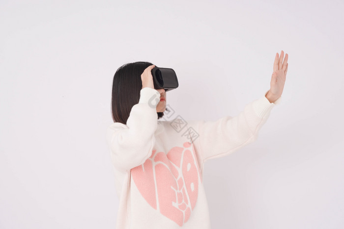元宇宙戴VR眼镜触摸女孩图片