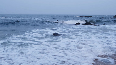 沙滩海岸礁石浪花波浪大海海洋自然海洋实拍