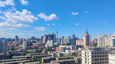 天津城市地标建筑津塔蓝天白云大气延时4公里