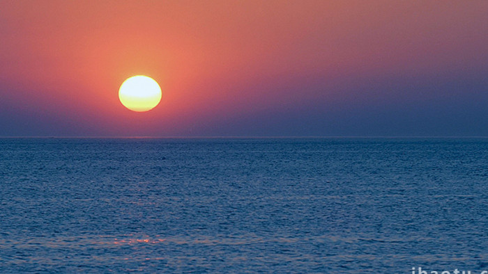 温暖治愈海边日落夕阳实拍视频素材