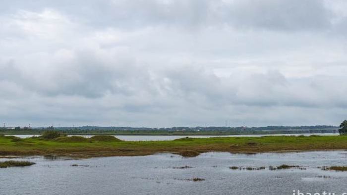 自然风光河畔湿地雨季乌云延时摄影