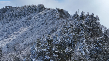 自然冬季航拍西岭雪山雪景4K实拍