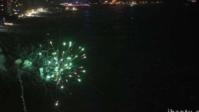 海边新年烟花节日气氛焰火实拍4k