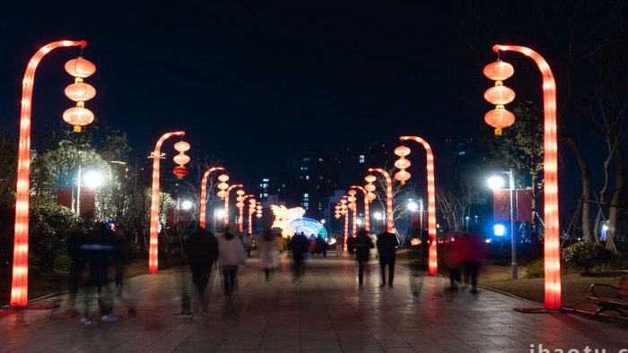 春节游客观赏灯展人流延时实拍素材