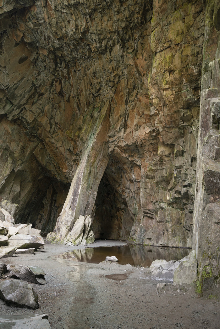 大自然石头山洞摄影图
