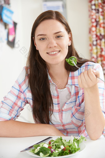 清新风吃素的女孩摄影图