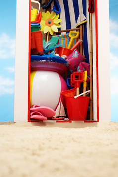 堆积的沙滩玩具摄影图