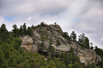 暗色调高山<strong>远景摄影</strong>图